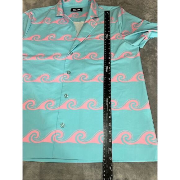 Revolve SER.O.YA Shirt Mens Size XL Blue Pink Wave Print Lei Button Down NWOT - Picture 4 of 8